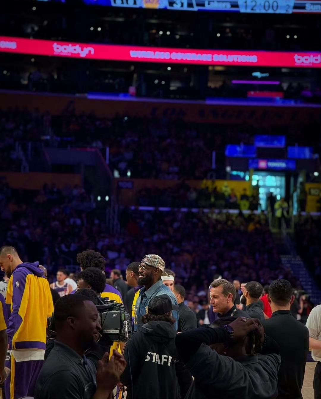 关于希腊男篮强势湖人,拉文三分雨点燃全场的信息 关于希腊男篮强势湖人,拉文三分雨点燃全场的信息