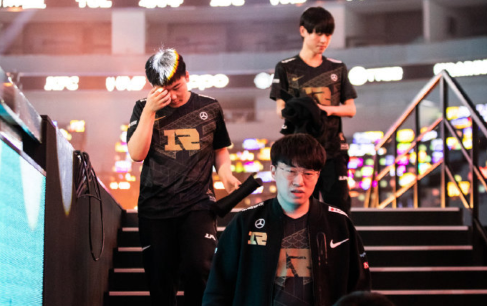 RNG轻取TES,Clid开启传奇时刻宿命之战入围赛,引爆全场热议 RNG轻取TES,Clid开启传奇时刻宿命之战入围赛,引爆全场热议