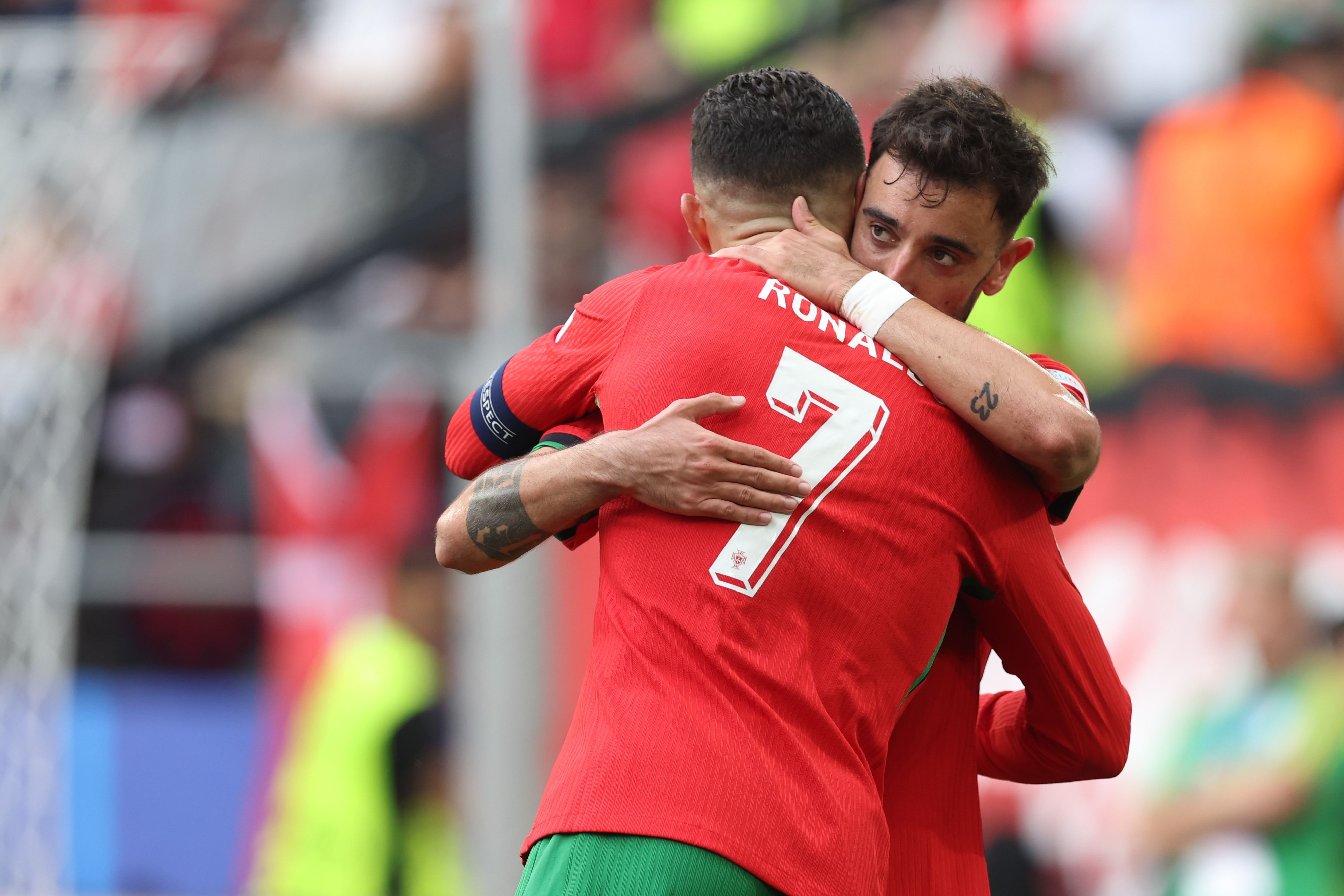 巴黎翻盘英格兰，库尔图瓦带队取胜