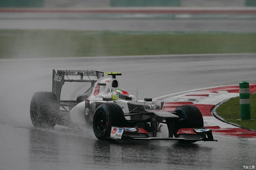 关于迈凯伦逆转阿斯顿马丁,佩雷兹高光表现的信息 关于迈凯伦逆转阿斯顿马丁,佩雷兹高光表现的信息