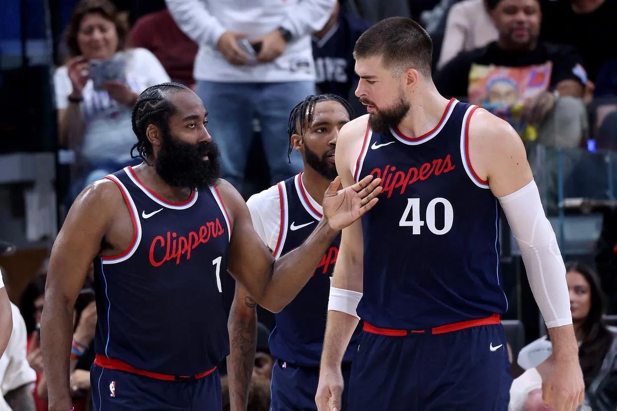 热火横扫76人,伦纳德统治全场 热火横扫76人,伦纳德统治全场